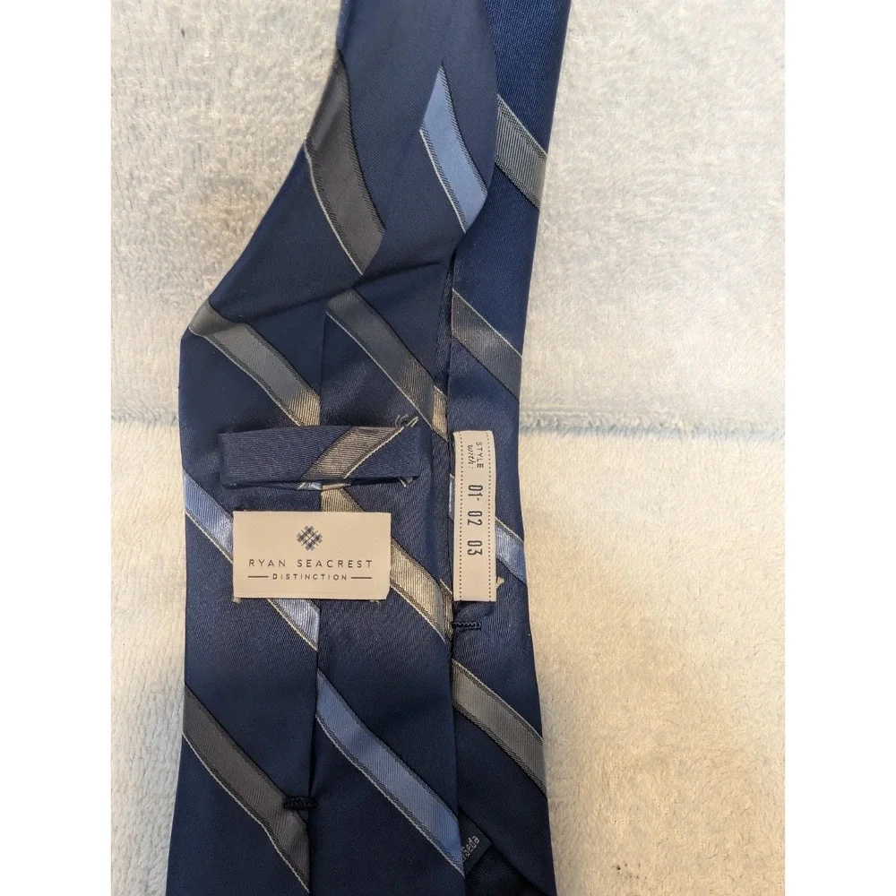 $125 Ryan Seacrest Men Neck Tie Casual White Blue Gray Stripe Dress Necktie 60x3